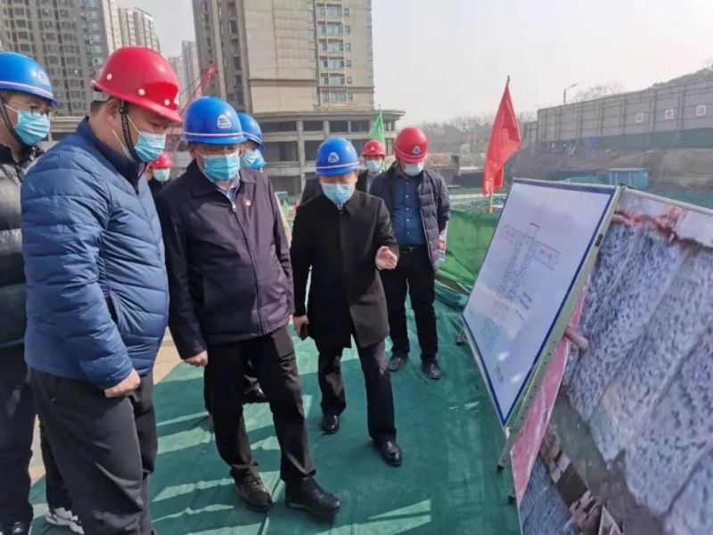 市委常委、市政府黨組成員魏建平調研左掖門游園停車場項目建設工作